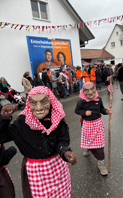 Brezkler Hexen beim Fastnachtsumzug